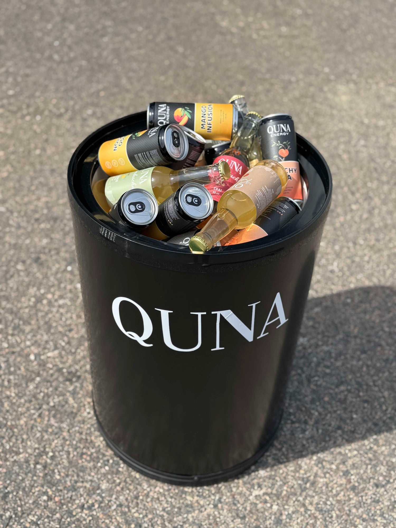 hink med blandat kombucha och energidryck