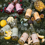 kombucha smaker som ligger ute på grönt gräs